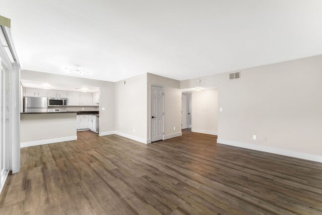 Building Photo - Modern Condo in Guard-Gated Community!