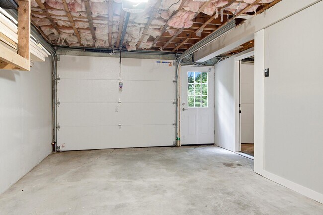 Building Photo - 182 Buck St