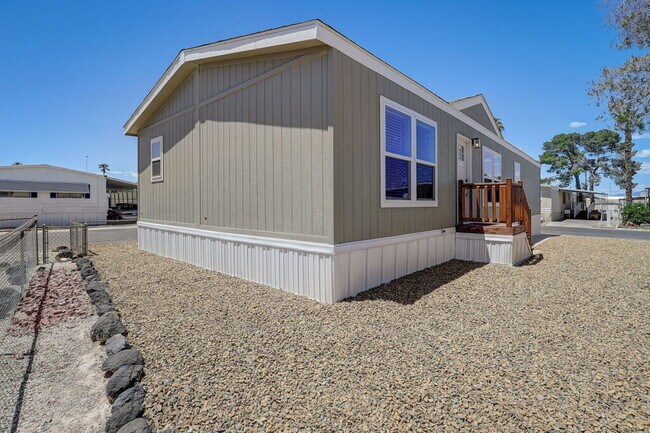 Building Photo - 10 Vandalay St