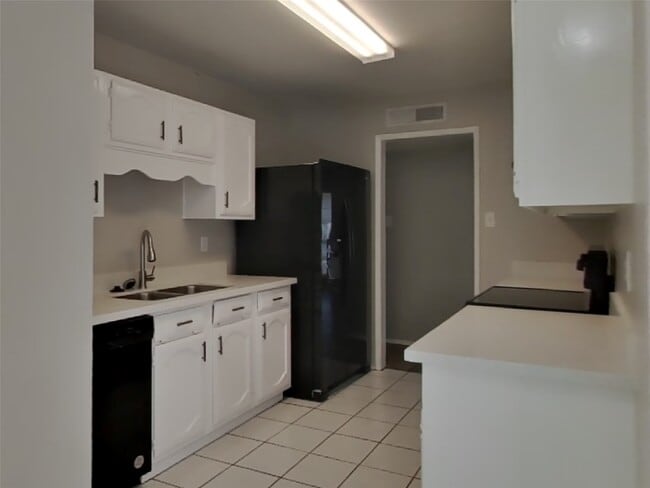 Building Photo - 2806 Quail Run Dr