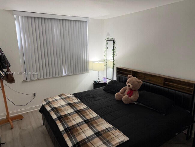 Building Photo - 13120 SW 92nd Ave