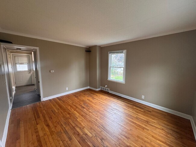 Building Photo - 1643 5th St E