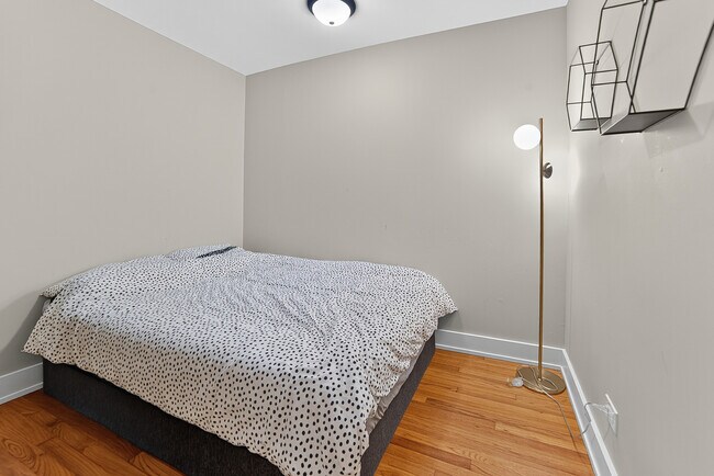 Building Photo - 4615 Larch Ave