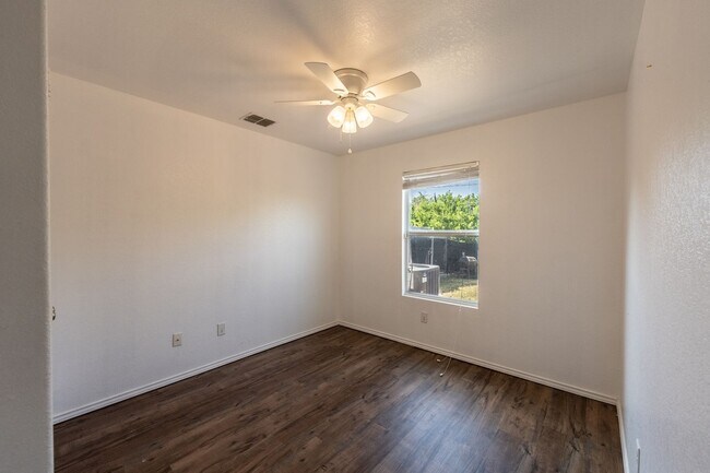 Building Photo - 11326 Fine Design