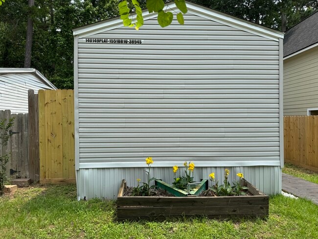 Building Photo - 16482 Eastchase St