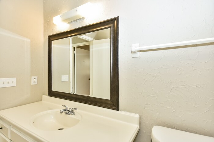 Building Photo - 108 Cedarmont Cir