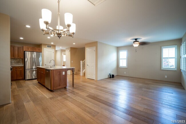 Building Photo - $5,100 / 4br - 1992ft2 - 4 BED 3 BATH HOME...