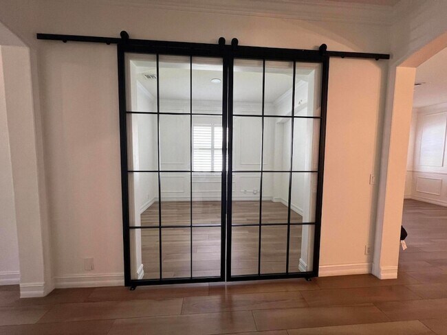 Building Photo - 104 NW Pleasant Grove Way