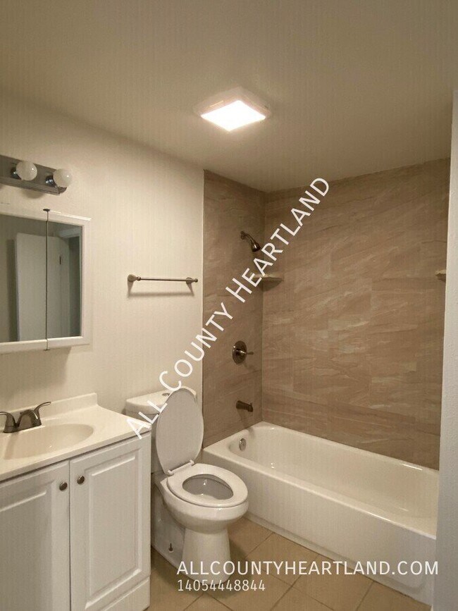 Building Photo - 1401 N Independence Ave