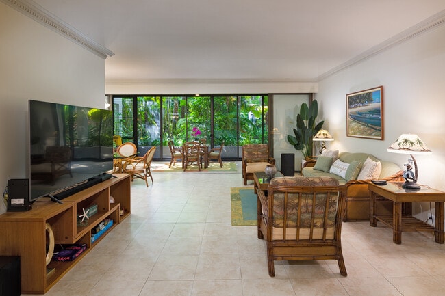 Building Photo - 4999 Kahala Ave