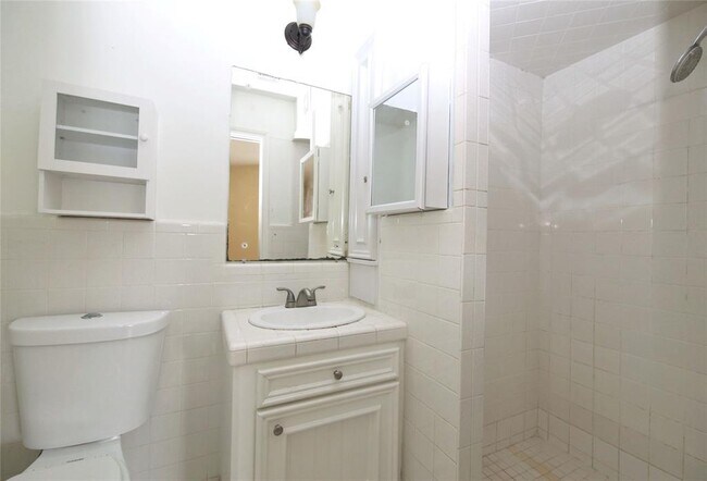 Building Photo - 5614 Fontenelle Dr