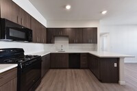 Building Photo - Lincoln Village Apartments