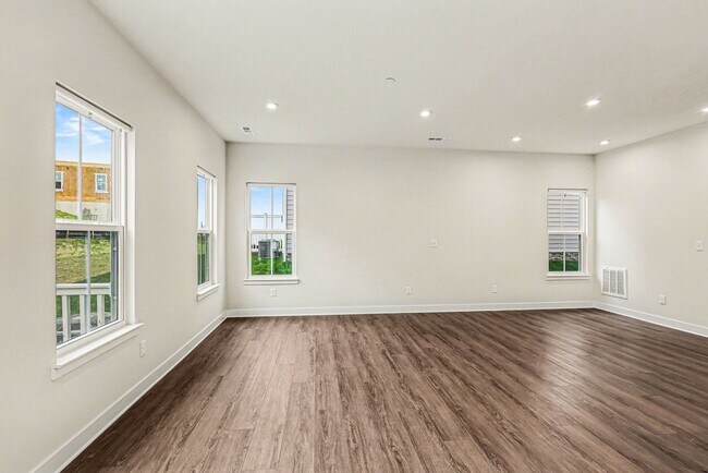 Building Photo - Townhome For Lease - Thompson's station