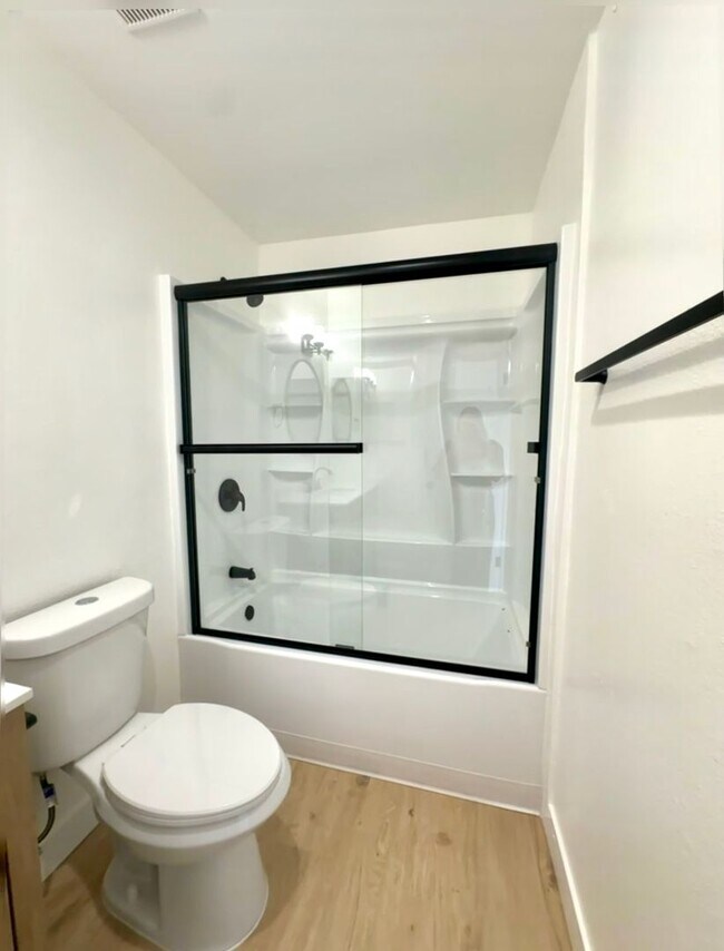 Building Photo - Beautiful & Cozy West Hills Adjacent Condo in Secure Building - MOVE IN READY