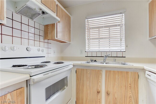 Building Photo - 2975 Juniper Hills Blvd