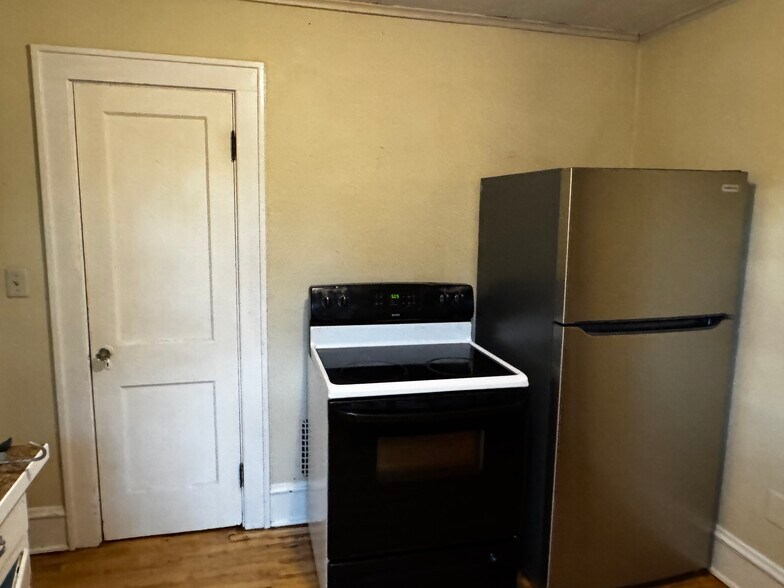 Building Photo - 365 Flynn Ave