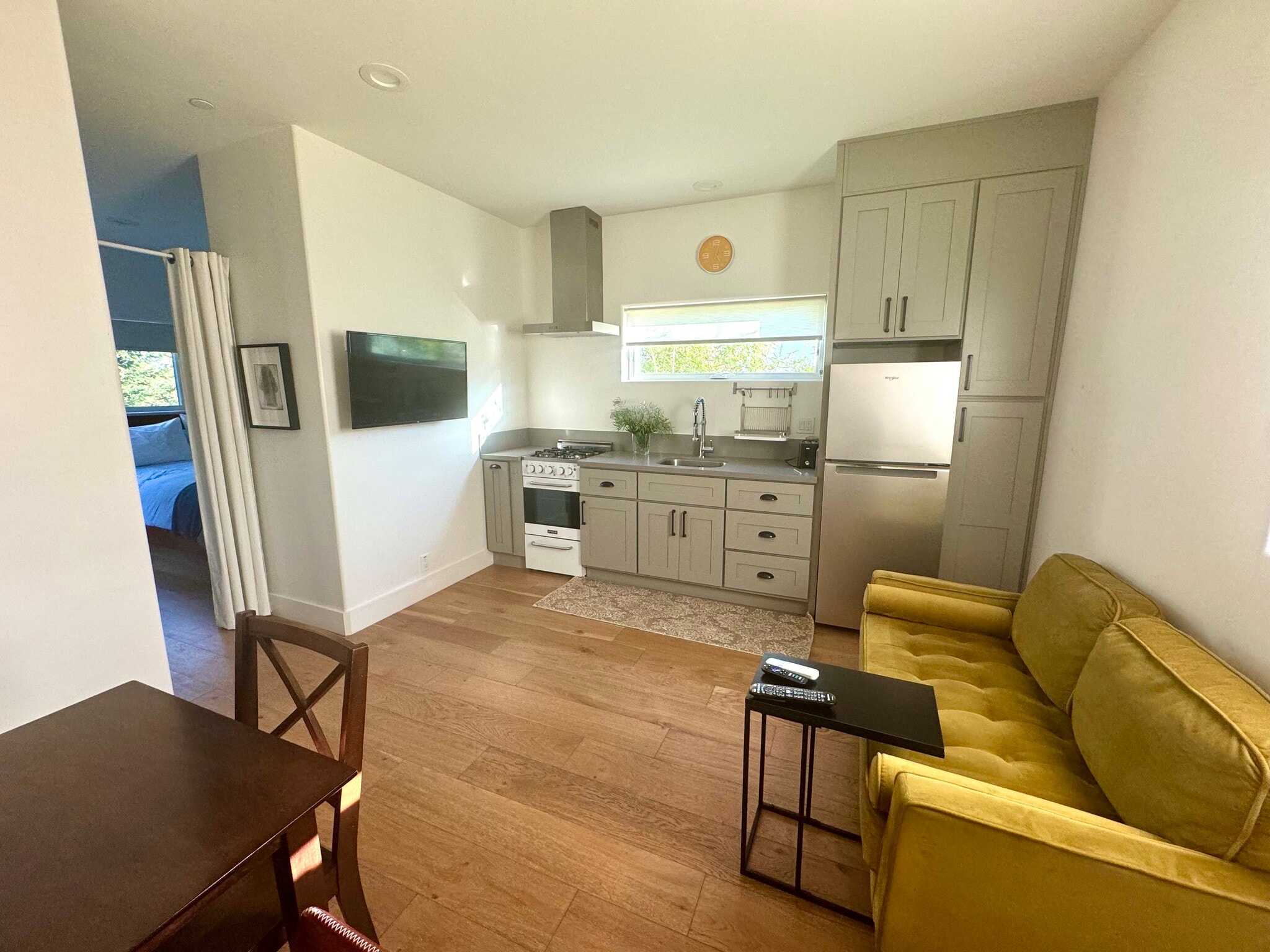 kitchen/livingroom loft - 648 E Fairview Blvd