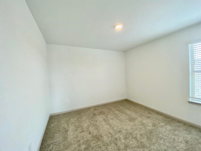 Building Photo - 1515 Wells Manor Ln