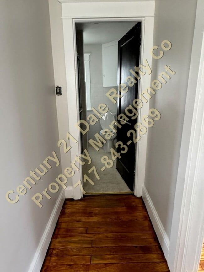 Building Photo - Charming 2 BR 2 Bath Home in York City wit...
