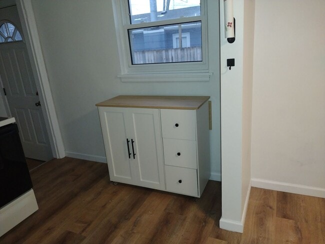 Building Photo - 3-Bedroom Home with Large Backyard For Rent!