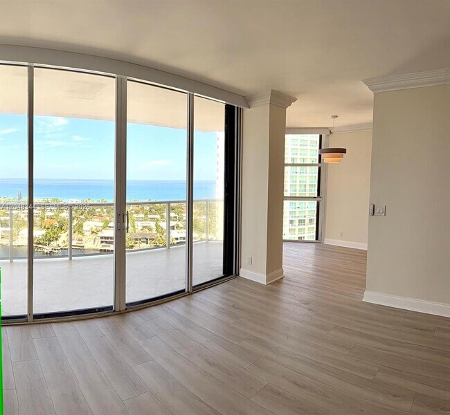 Building Photo - 20281 E Country Club Dr