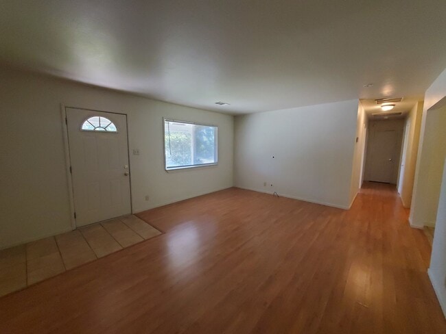 Building Photo - 3 Bedroom 2 Bath House with Large Yard Ava...