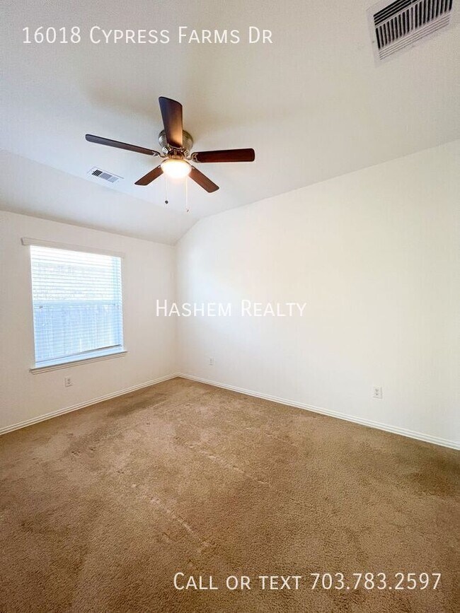 Building Photo - 16018 Cypress Farms Dr