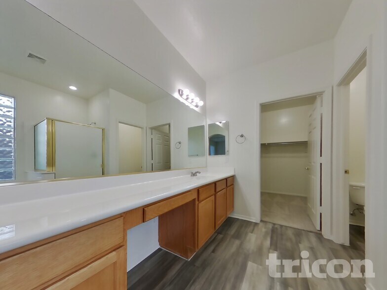 Building Photo - 4333 E Ivanhoe St