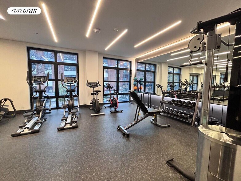 Building Photo - 420 Gates Ave