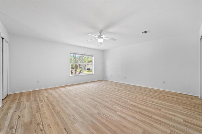 Building Photo - 2412 Regal Park Ln