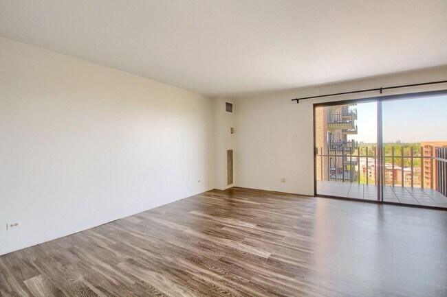 Building Photo - Gorgeous highrise apartment in Washington ...