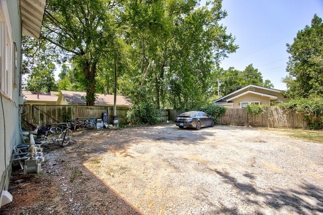 Building Photo - Studio in Norman near OU!