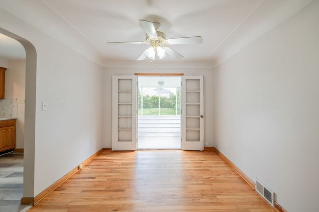 Building Photo - Charming 4-Bedroom Home in Prime Beachwood...