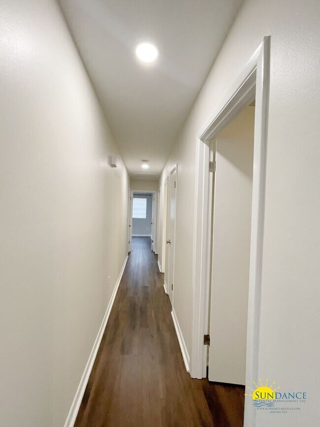 Building Photo - Updated 3-Bedroom Home in desirable Kenwood neighborhood!