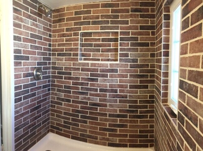 Building Photo - 202 N 5th St