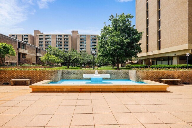 Building Photo - Chic Two-Level Condo in Prime SW Waterfron...