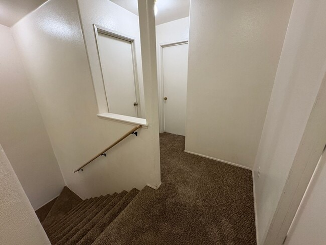 Building Photo - CHECK OUT THIS COZY 3 BEDROOM, 2.5 BATH TO...