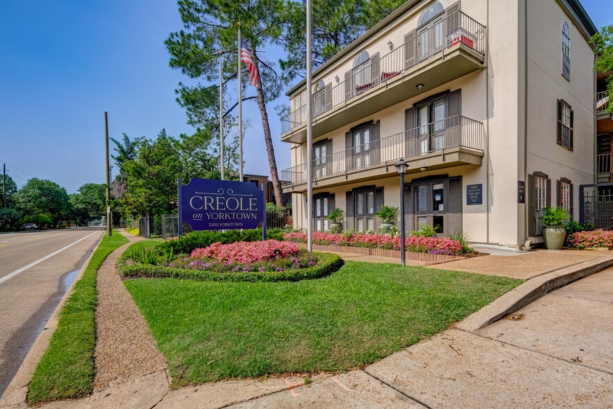 Building Photo - Creole on Yorktown