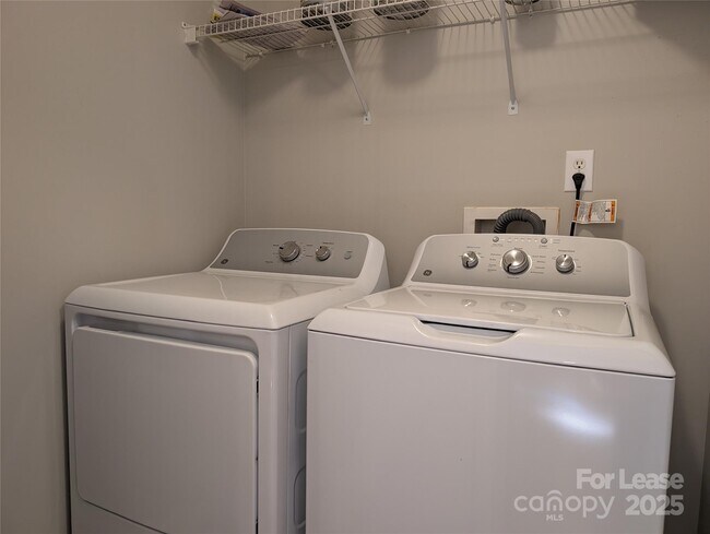 Building Photo - 2251 Cigar Ct