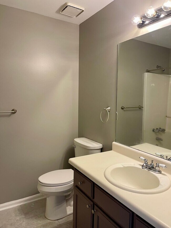 Building Photo - Beautiful 3 bedroom home in Hampton