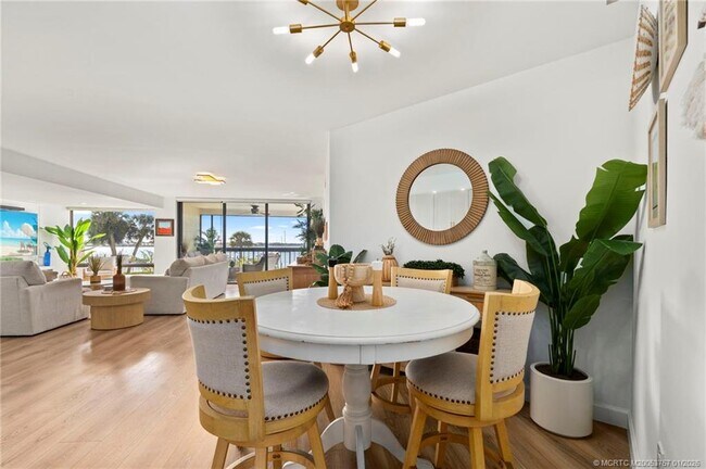 Building Photo - 625 NW North River Dr