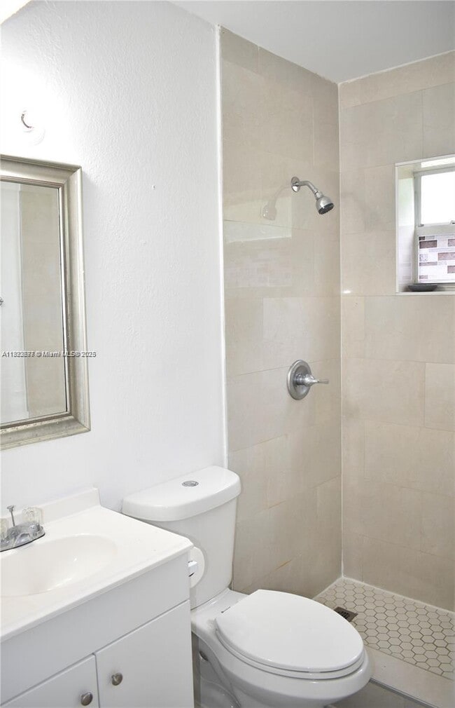 Building Photo - 1002 Palm Beach Lakes Blvd