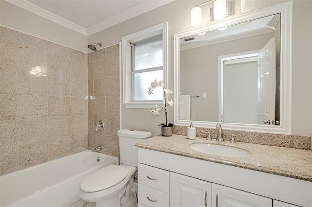 Building Photo - 5803 Lakeway Ct