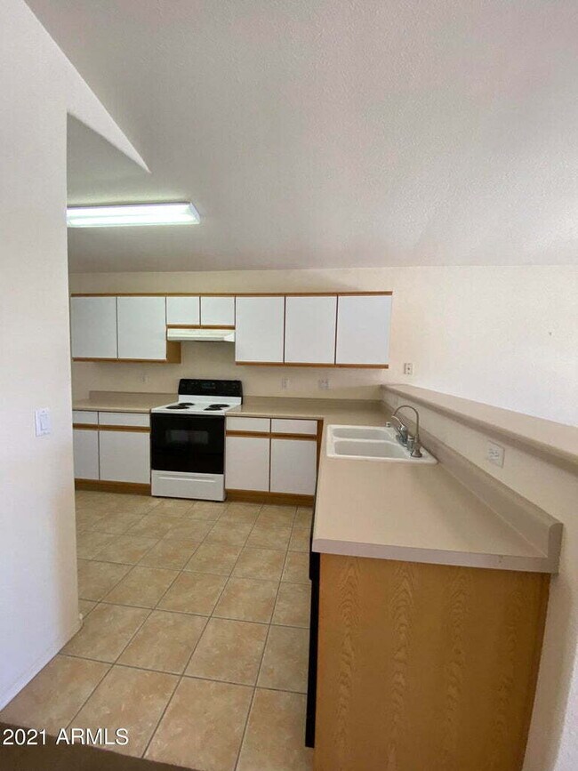 Building Photo - 1461 E La Costa Dr