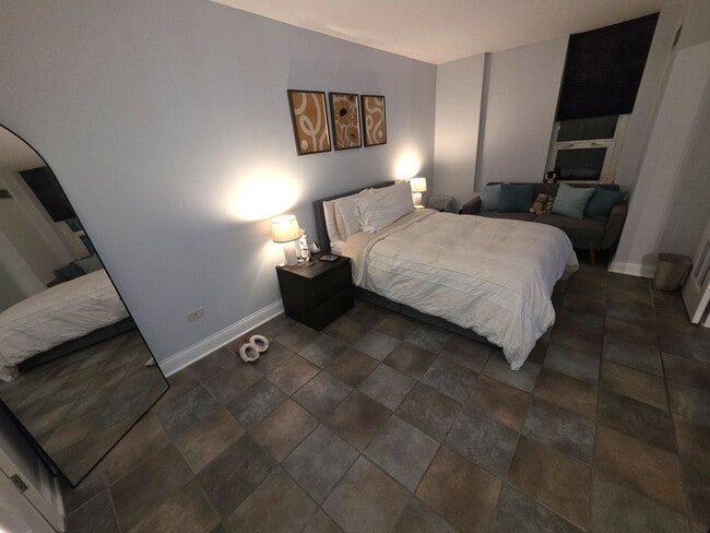 Building Photo - 345 N La Salle Dr