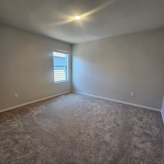 Building Photo - Move-In Ready 4 Bed, 2.5 Bath Home in Desirable Port Orchard Neighborhood