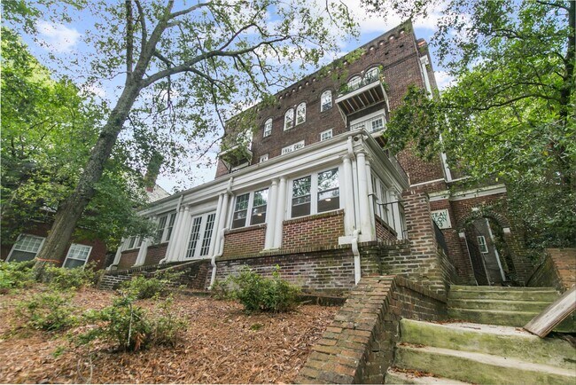 Interior Photo - Chateau Avalon