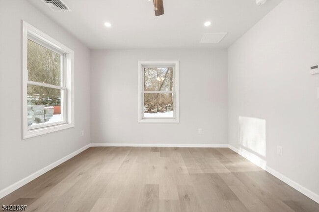 Building Photo - 7 Mountain Rd