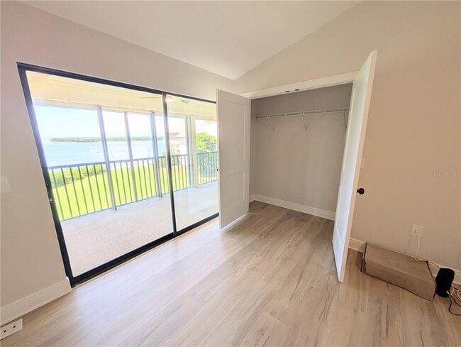 Building Photo - 3850 Mariners Walk