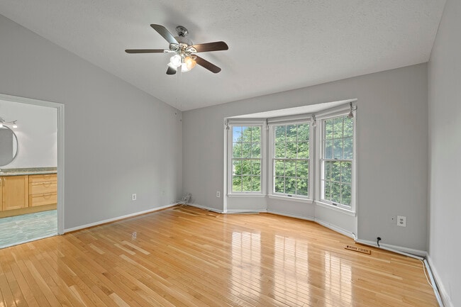 Building Photo - 7 Willwood Ct